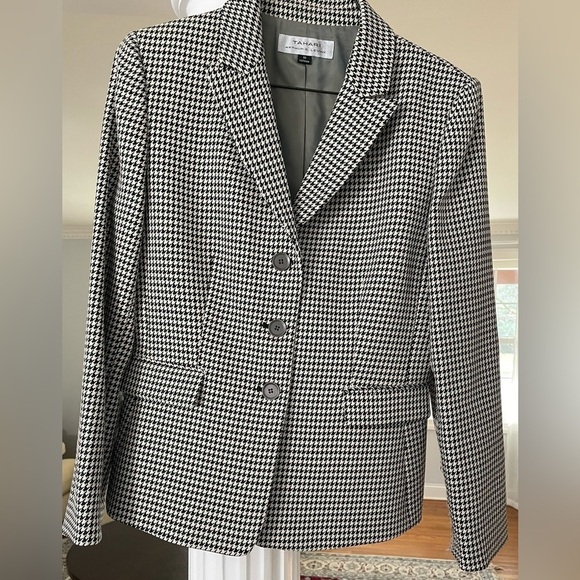 Thari Jackets & Blazers - Thari women blazer in white, black and deep green size 10 . New no tag .